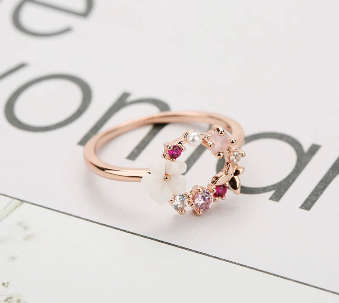 Çiçek Tasarımlı Taşlı Yüzük