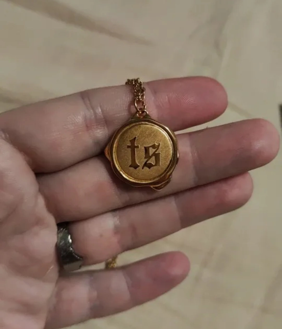 Taylor TS Yazılı Kolye