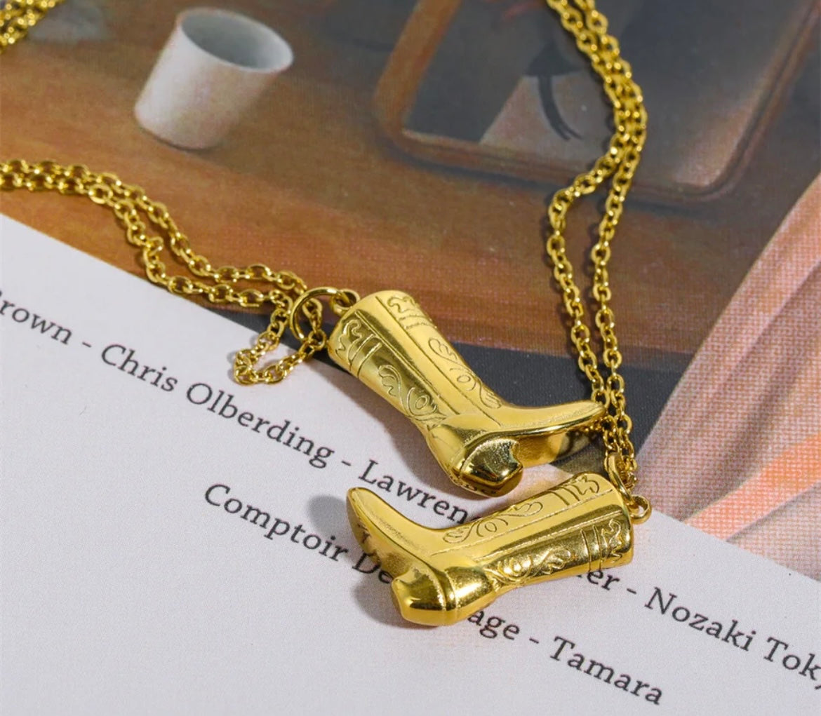 Taylor ‘cowboy like me’ Kolye