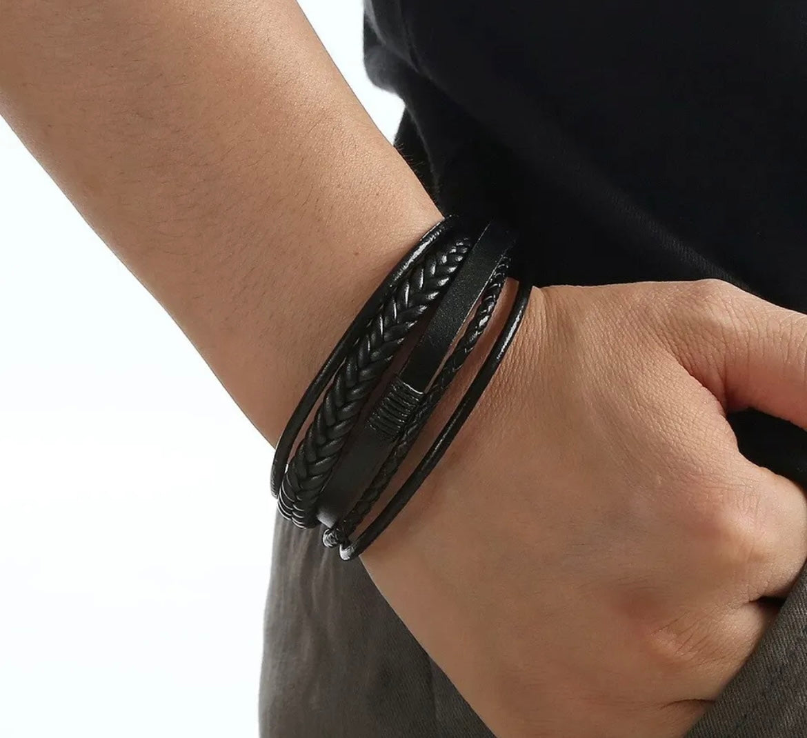 Erkekler için Siyah Deri Bileklik