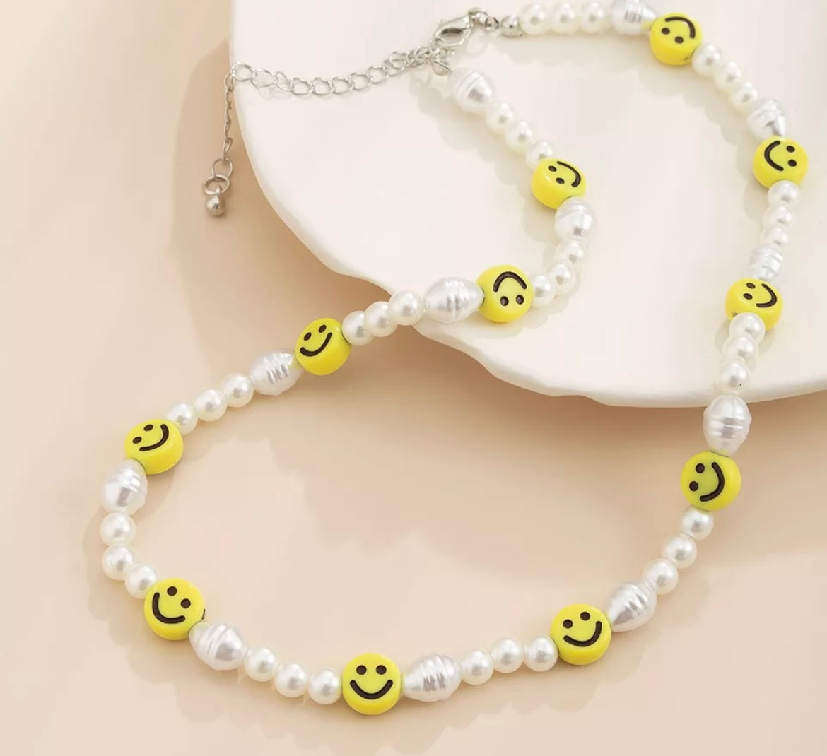 El Yapımı Boncuklu Gülen Yüz Kolye