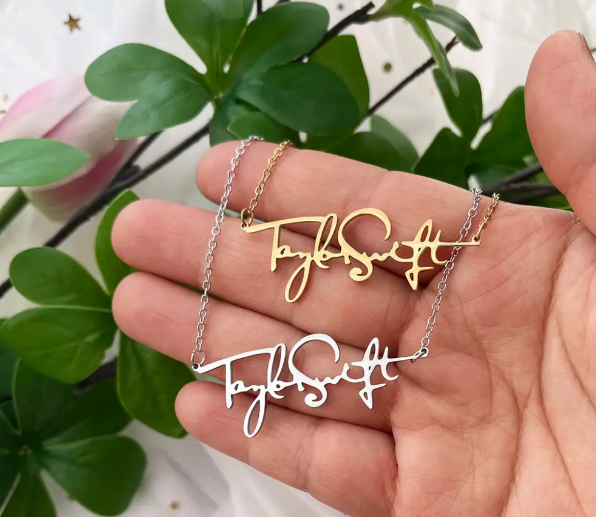 Taylor Yazılı Kolye