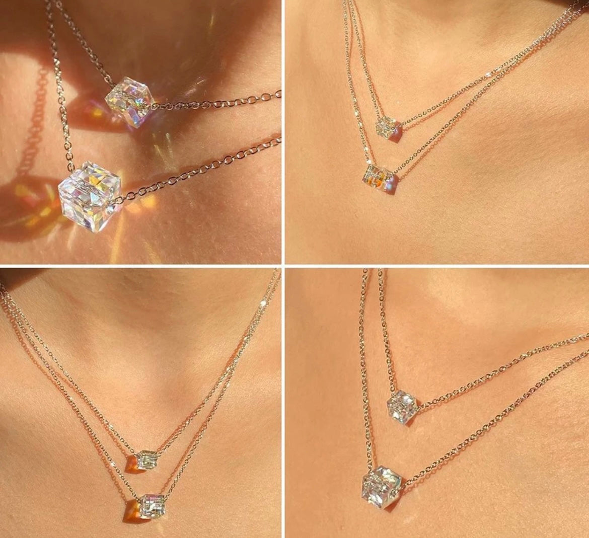 Hislere Göre Değişen Taş Kolye