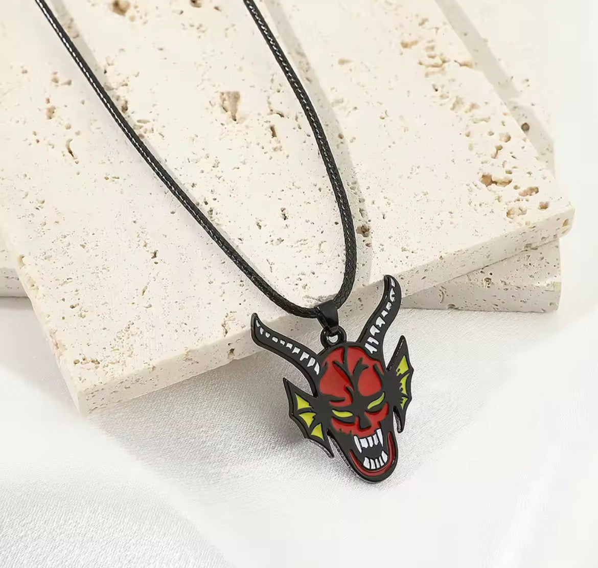 Stranger Things Hellfire Club Pendant Necklace / Keyring | Stranger Things Hellfire Kulübü Kolye / Anahtarlık