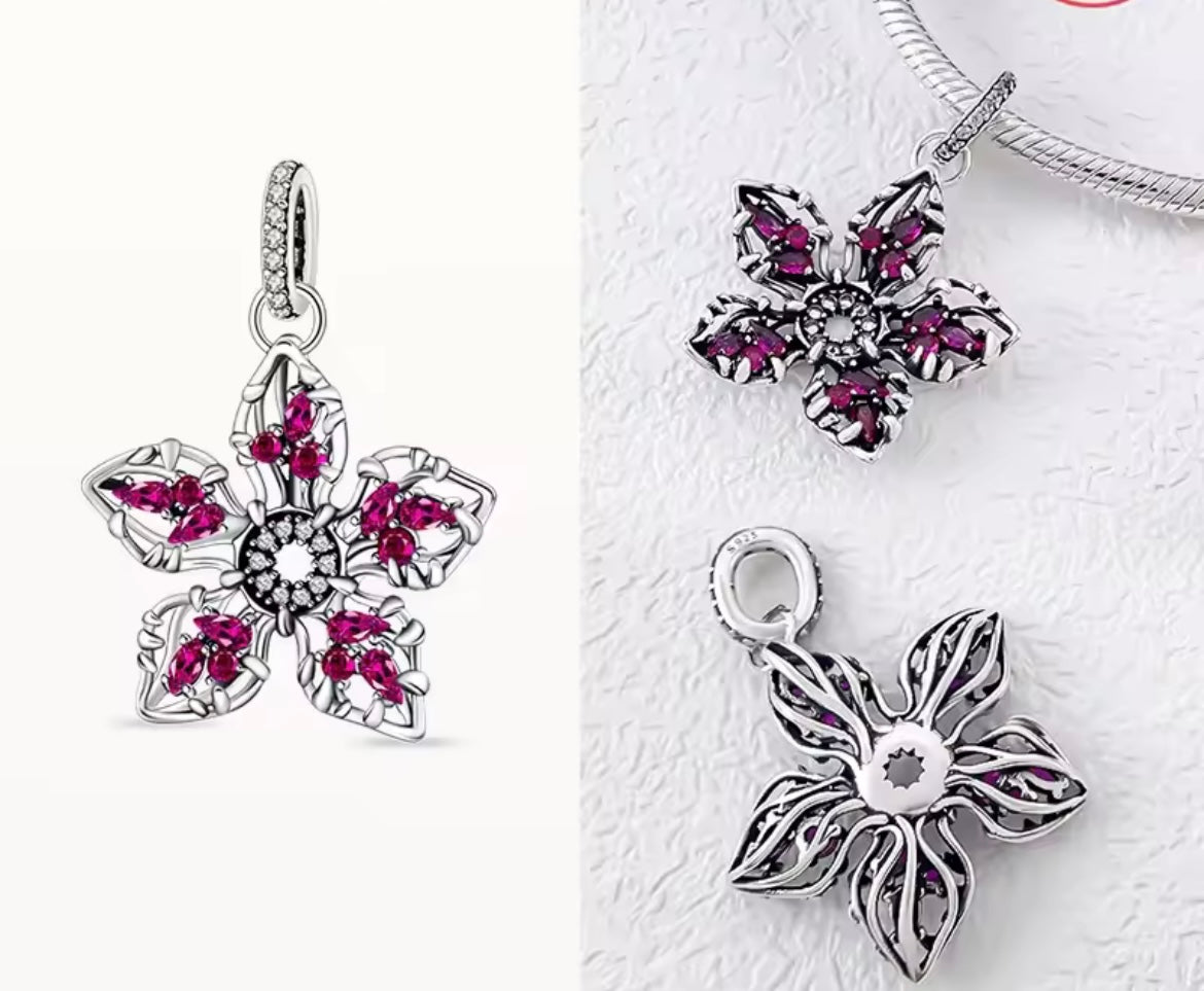 Stranger Things Charm Bracelet with Charms - Demogorgon & More | Stranger Things Charm Bilezik ve Charm'lar - Demogorgon ve Daha Fazlası