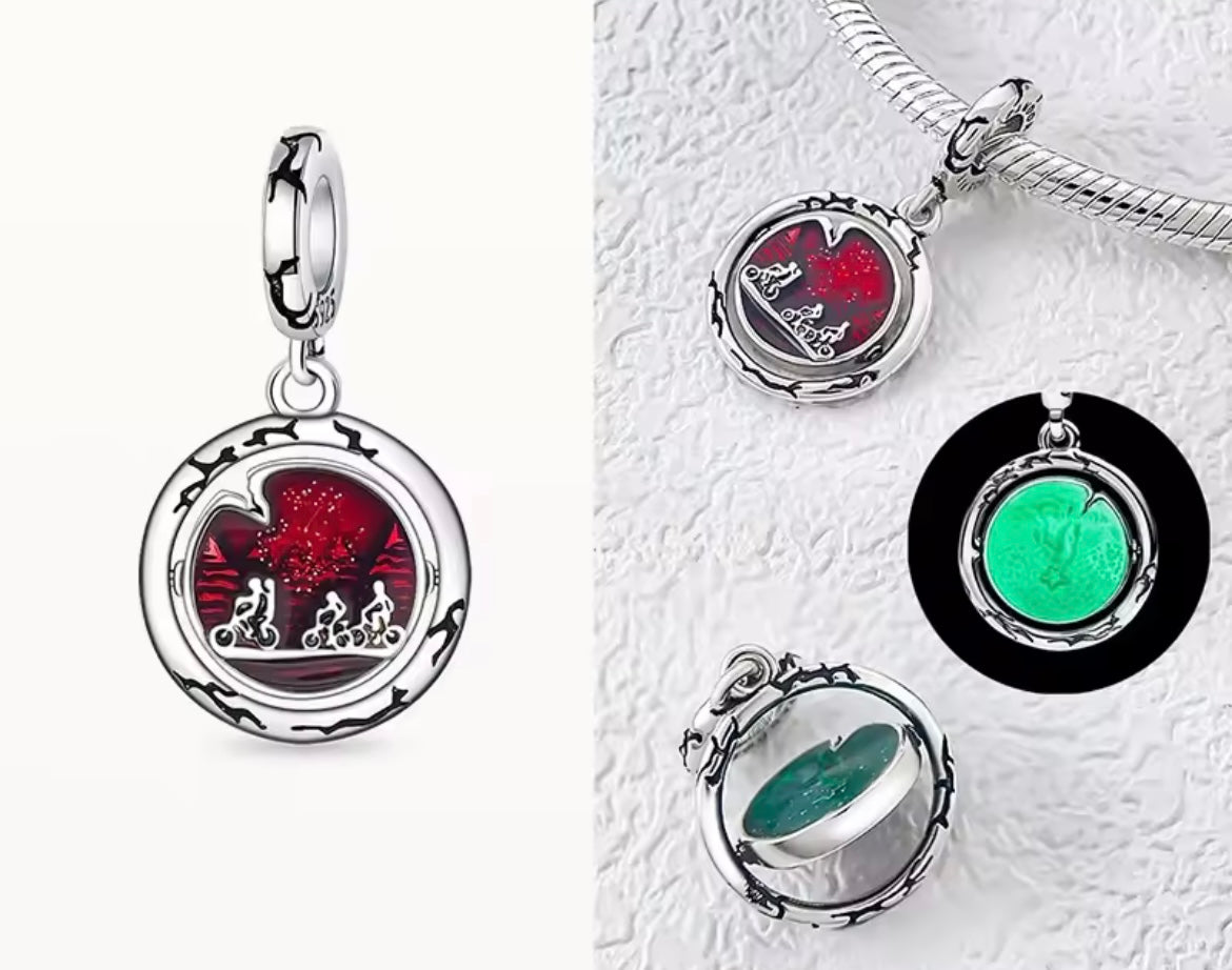 Stranger Things Charm Bracelet with Charms - Demogorgon & More | Stranger Things Charm Bilezik ve Charm'lar - Demogorgon ve Daha Fazlası